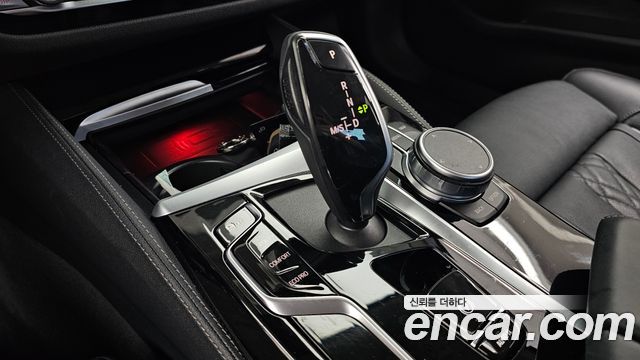 BMW 5-Series 2022 — photo 12