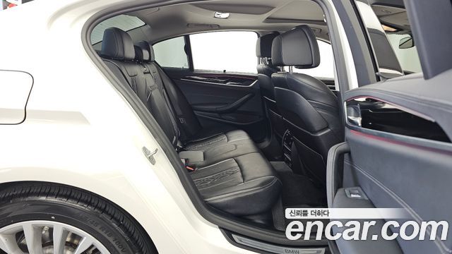 BMW 5-Series 2022 — photo 18