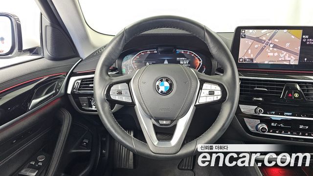BMW 5-Series 2022 — photo 19