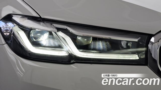 BMW 5-Series 2022 — photo 8