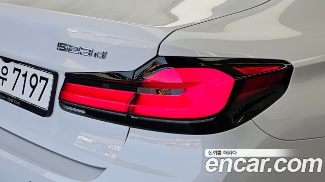 BMW 5-Series 2022 — photo 9