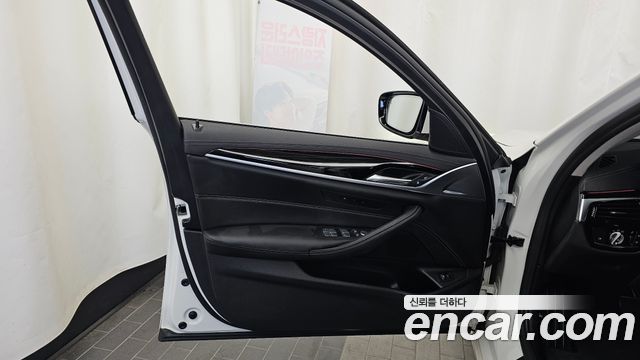BMW 5-Series 2022 — photo 14
