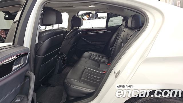 BMW 5-Series 2022 — photo 16