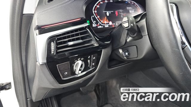 BMW 5-Series 2022 — photo 28