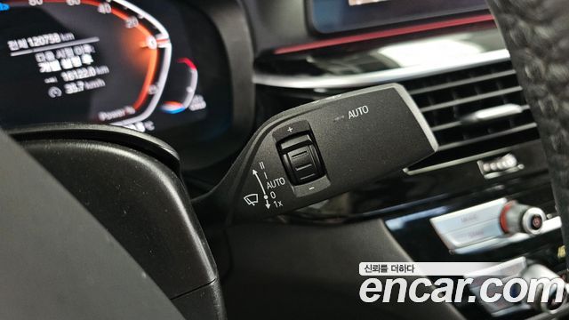 BMW 5-Series 2022 — photo 29