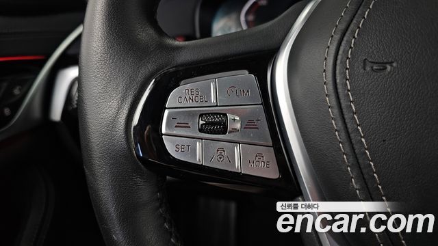 BMW 5-Series 2022 — photo 31