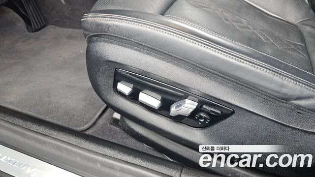 BMW 5-Series 2022 — photo 32