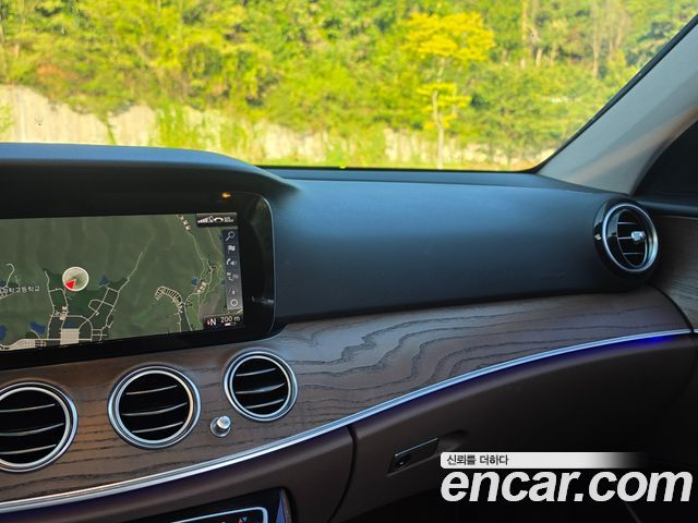 Mercedes-Benz E-Class 2018 — photo 9
