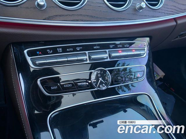 Mercedes-Benz E-Class 2018 — photo 11