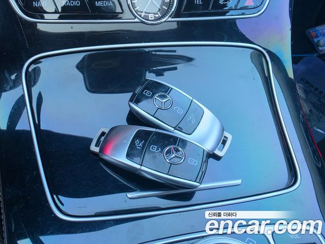 Mercedes-Benz E-Class 2018 — photo 13
