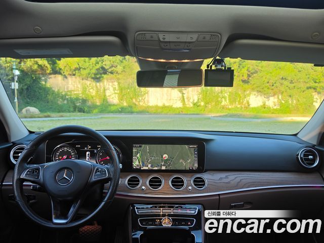 Mercedes-Benz E-Class 2018 — photo 18