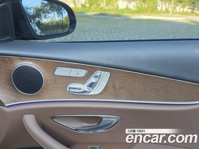 Mercedes-Benz E-Class 2018 — photo 19