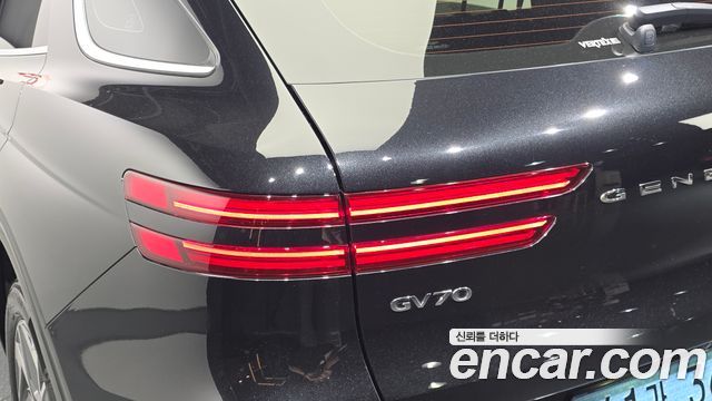 Genesis GV70 2022 — photo 9