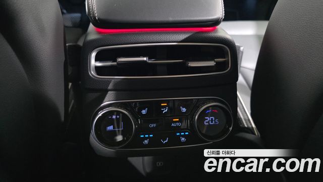 Genesis GV70 2022 — photo 34