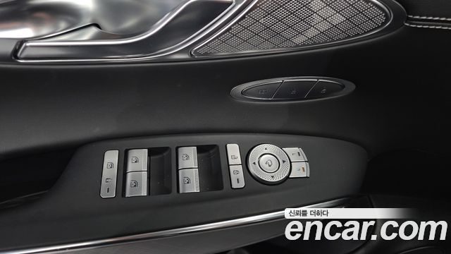 Genesis GV70 2022 — photo 35