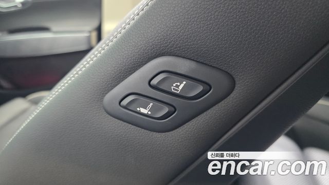 Genesis GV70 2022 — photo 36