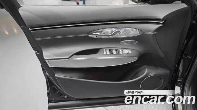 Genesis GV70 2022 — photo 14