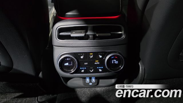 Genesis GV70 2022 — photo 32