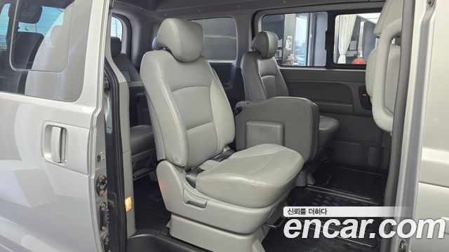 Hyundai Starex 2019 — photo 17