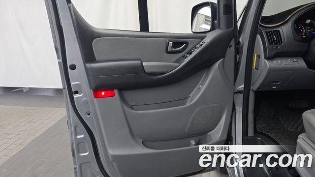 Hyundai Starex 2019 — photo 14