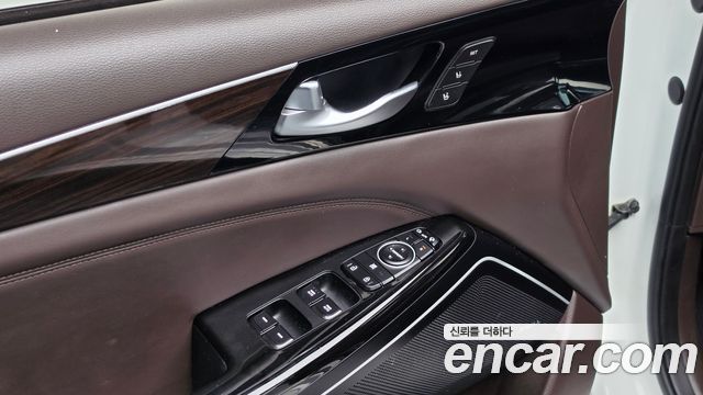 Kia K7 2018 — photo 27