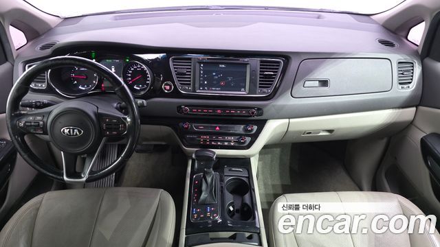Kia Canival 2018 — photo 10