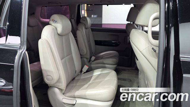 Kia Canival 2018 — photo 17