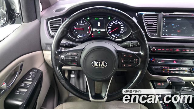 Kia Canival 2018 — photo 21