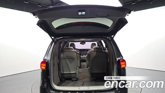 Kia Canival 2018 — photo 23