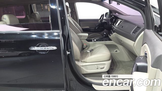 Kia Canival 2018 — photo 16