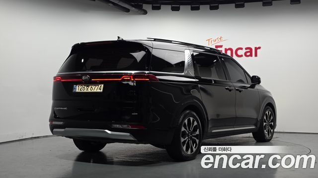 Kia Canival 2021 — photo 2