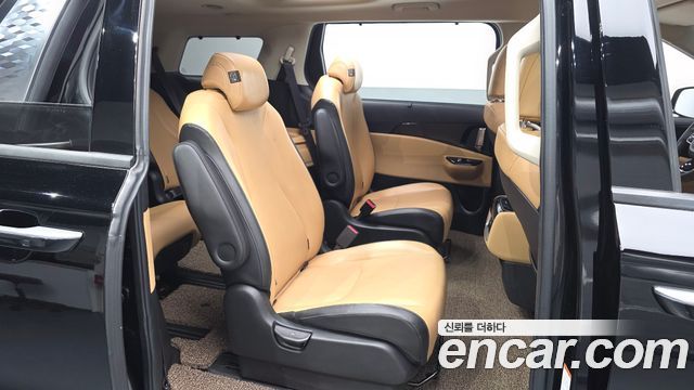 Kia Canival 2021 — photo 11