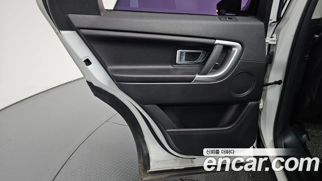 Land Rover Discovery Sport 2018 — photo 15