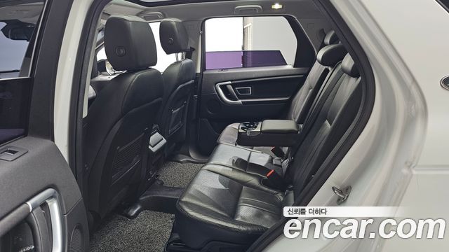 Land Rover Discovery Sport 2018 — photo 16