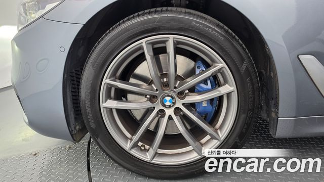 BMW 5-Series 2018 — photo 5