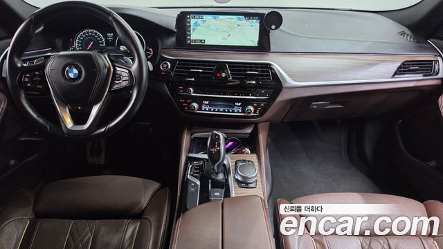 BMW 5-Series 2018 — photo 10