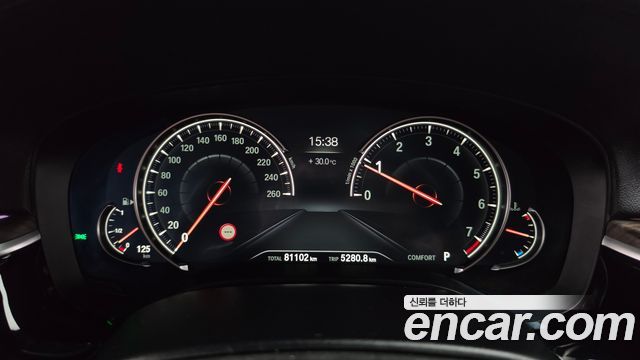 BMW 5-Series 2018 — photo 11