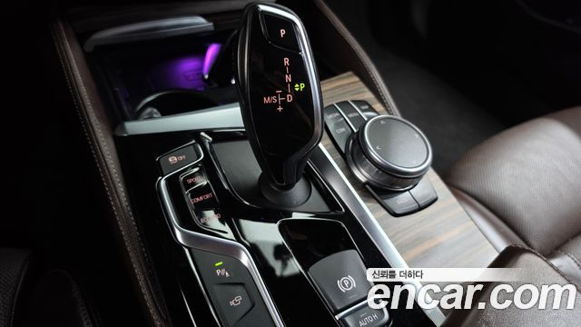 BMW 5-Series 2018 — photo 12