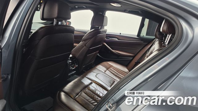 BMW 5-Series 2018 — photo 17