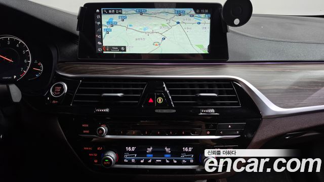 BMW 5-Series 2018 — photo 19
