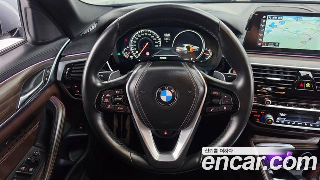 BMW 5-Series 2018 — photo 20