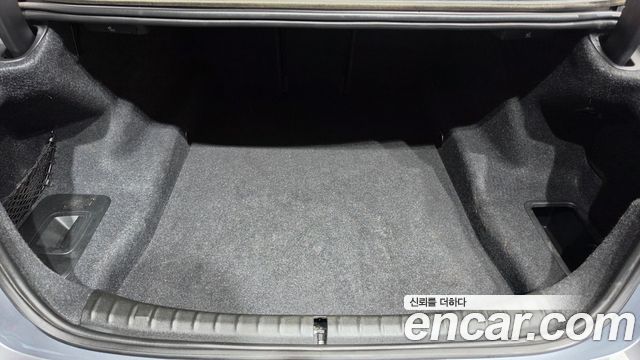 BMW 5-Series 2018 — photo 26