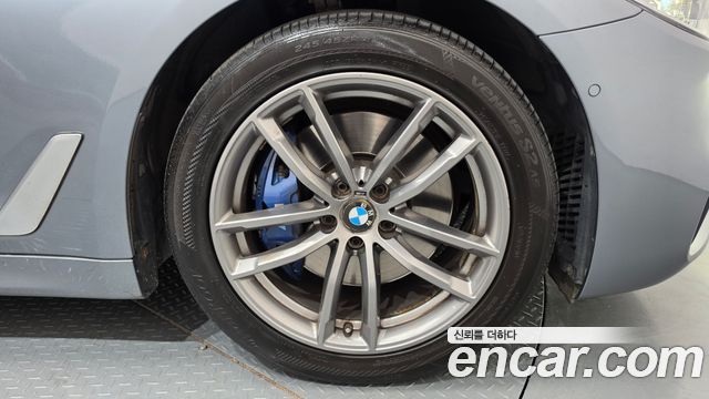 BMW 5-Series 2018 — photo 7