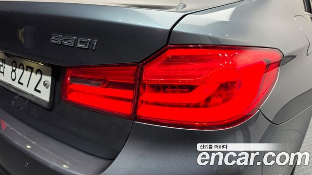 BMW 5-Series 2018 — photo 9
