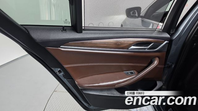 BMW 5-Series 2018 — photo 15