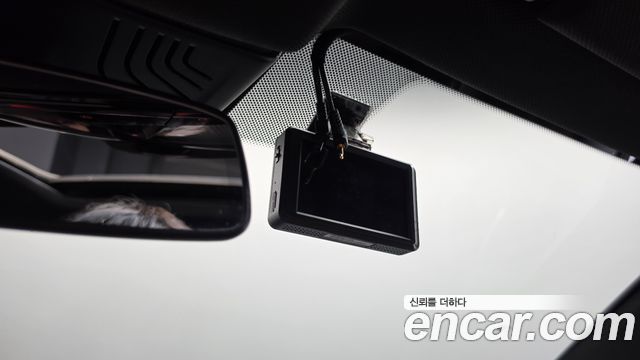 BMW 5-Series 2018 — photo 28