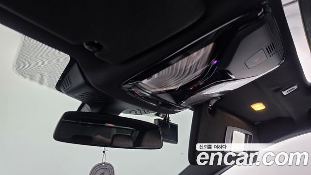 BMW 5-Series 2018 — photo 29