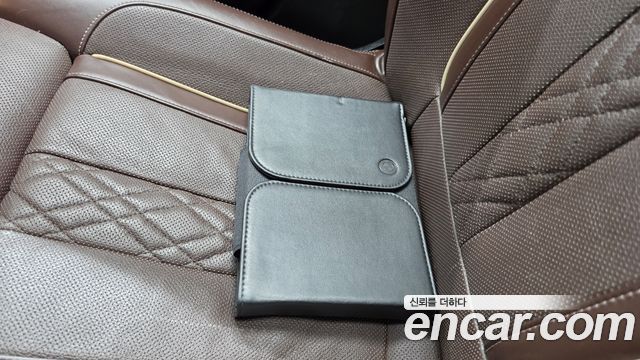 BMW 5-Series 2018 — photo 36