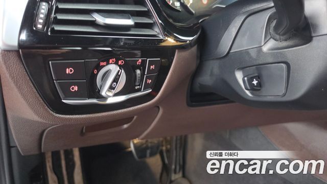 BMW 5-Series 2018 — photo 37