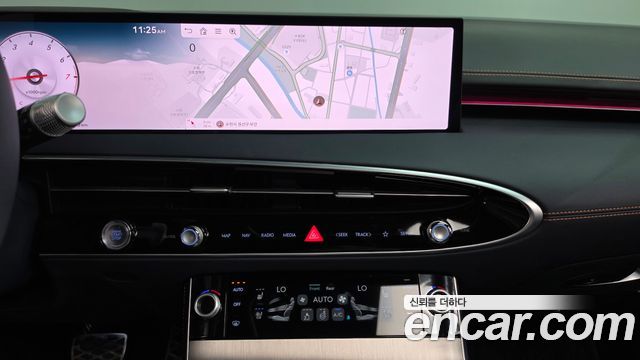 Genesis GV70 2025 — photo 18